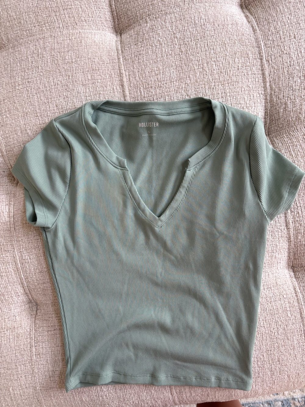 Hollister Ribbed V-Notch Short Sleeve Top — Sage